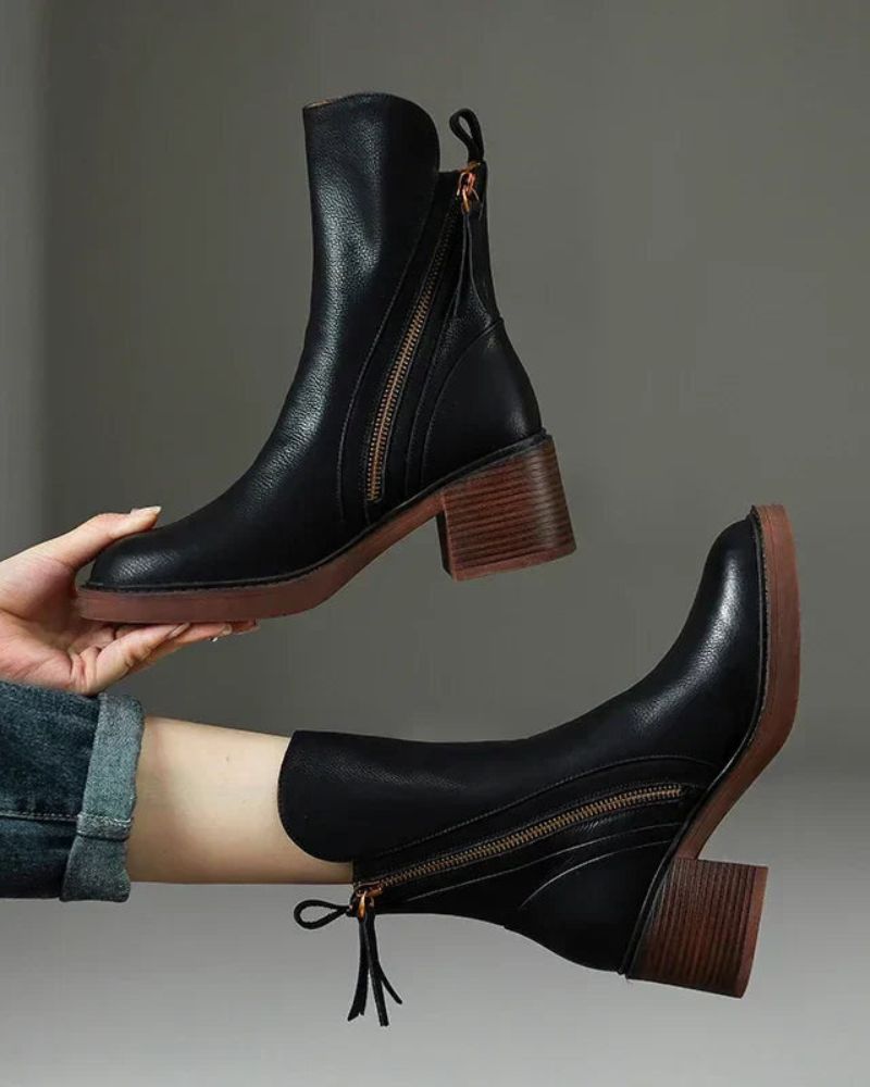 Valorine™ | Black leather boots with a comfortable heel, elegant and timeless